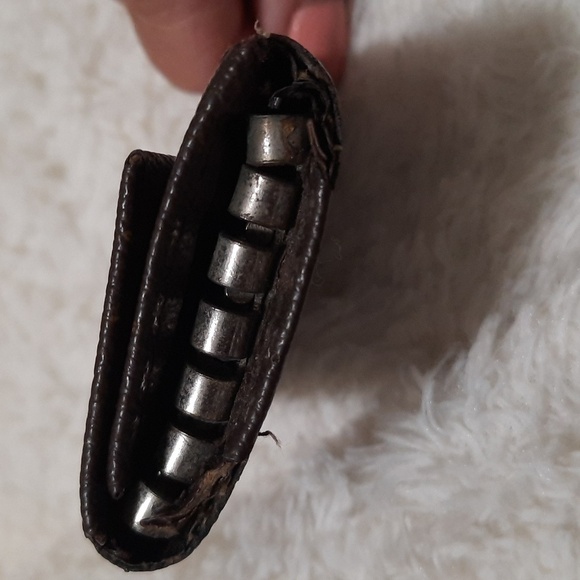 Louie Vuitton Key Holder - Picture 10 of 11